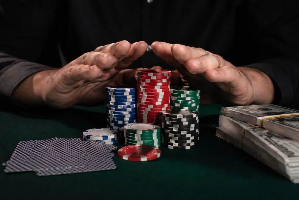 Банкролл-менеджмент в покере: как не слить депозит